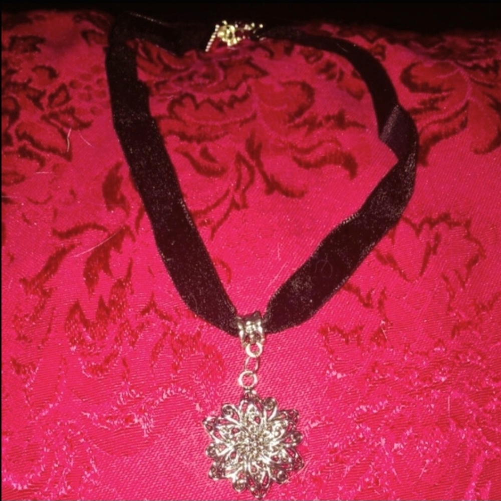 Silver Poinsettia Christmas Flower Pendant Black Velvet Choker Necklace Floral - Picture 4 of 5
